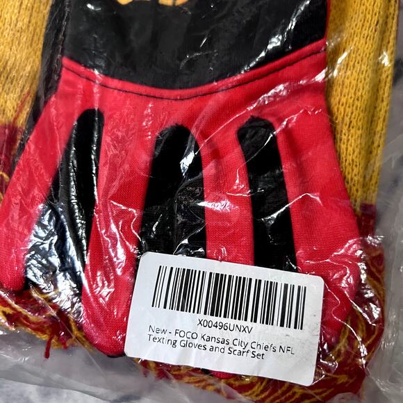 FOCO Chiefs Glove and Scarf Set One Size - Picture 2 of 4